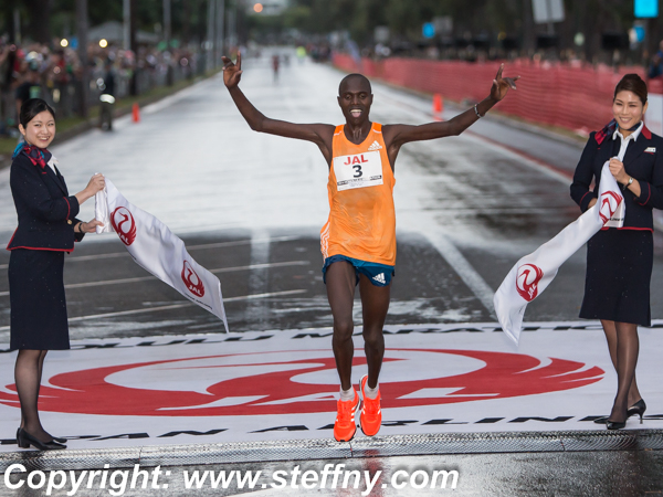 Honlulu Marathon - Wilson Chebet im Ziel