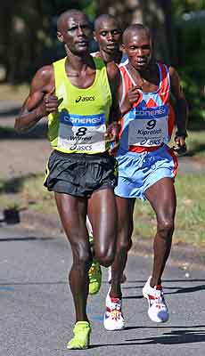 Wilfred Kigen und Kiprotich Kenei - Hamburg Marathon 2007 - Foto Copyright www.herbertsteffny.de