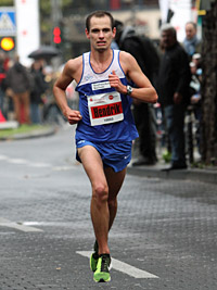 Hendrick Pfeiffer gewinnt Kln Halbmarathon